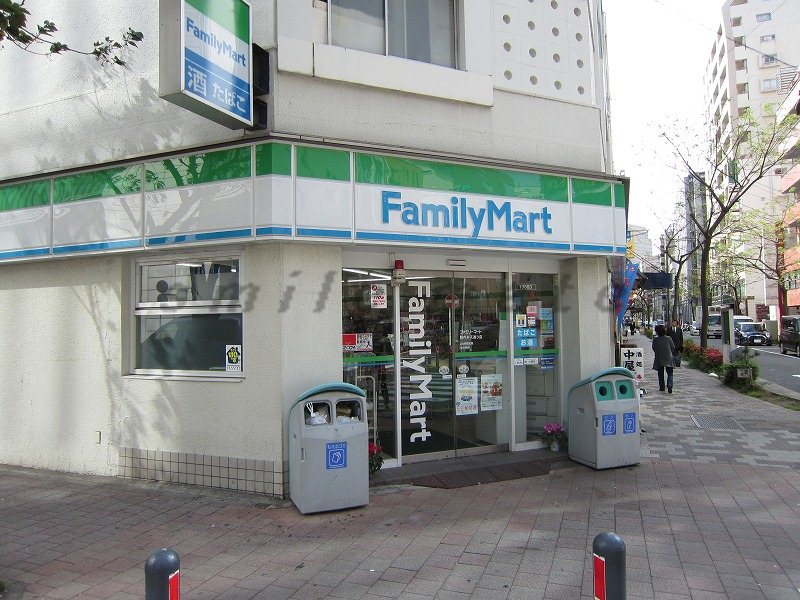 Convenience store. FamilyMart Yokohama Furo-cho, store (convenience store) up to 31m