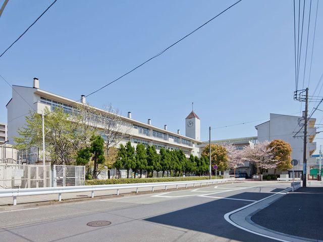 Junior high school. Yokohamashiritsudai 250m to bird junior high school