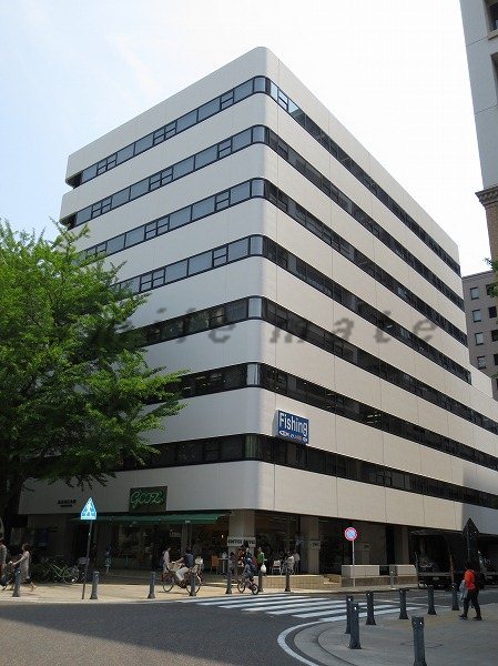 Shopping centre. Ueshuya Kannai store up to (shopping center) 424m