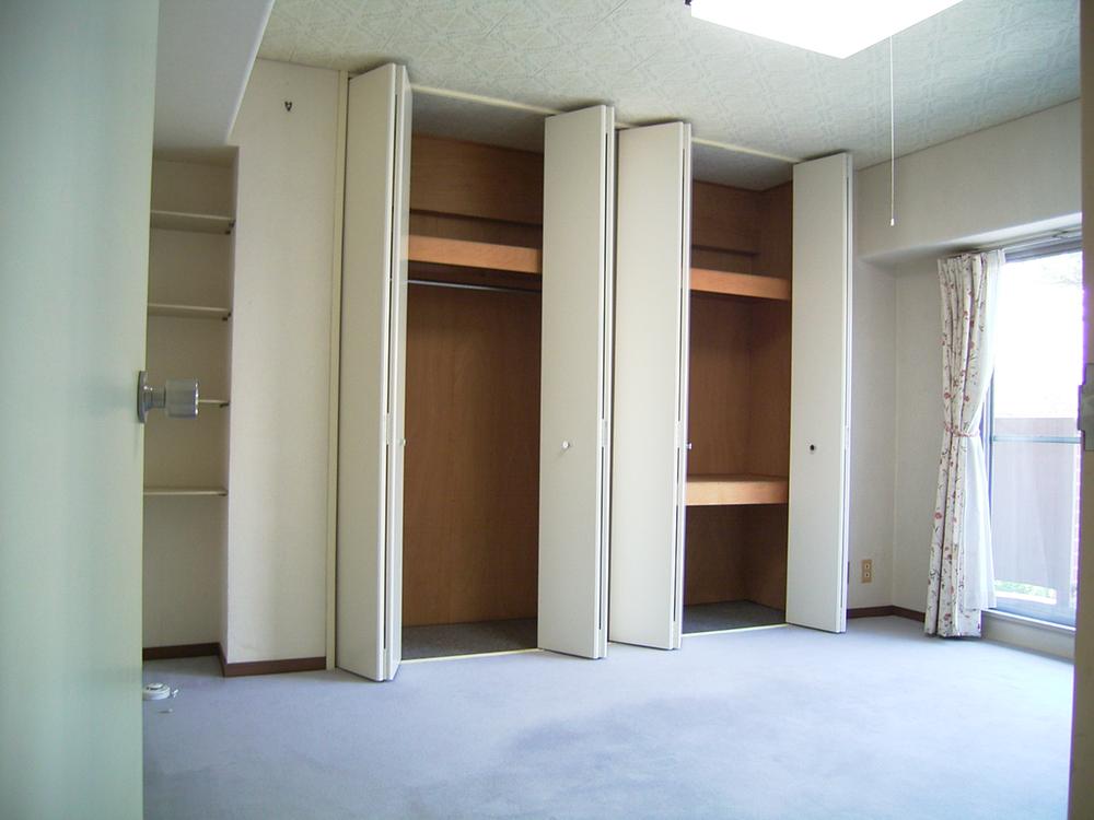 Non-living room. About 7.3 Pledge Western-style. There is a built-in storage compartment, Convenient.