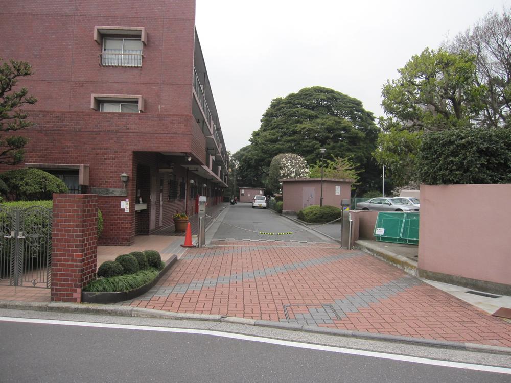 Local appearance photo. Low-rise apartment is located in a quiet residential area Neokopo Yamate appearance