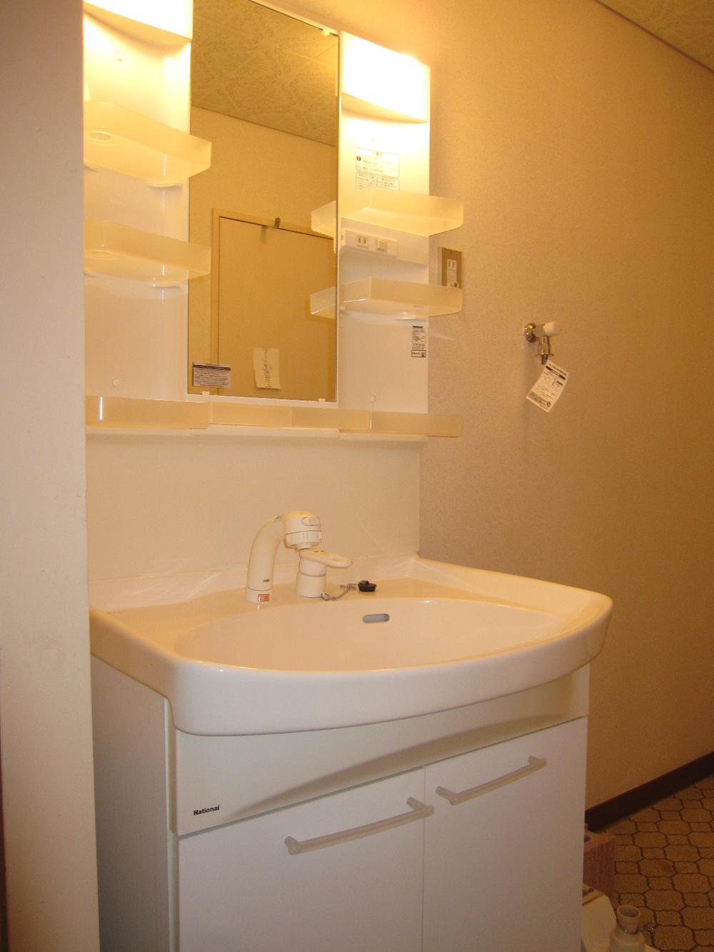 Wash basin, toilet. bathroom