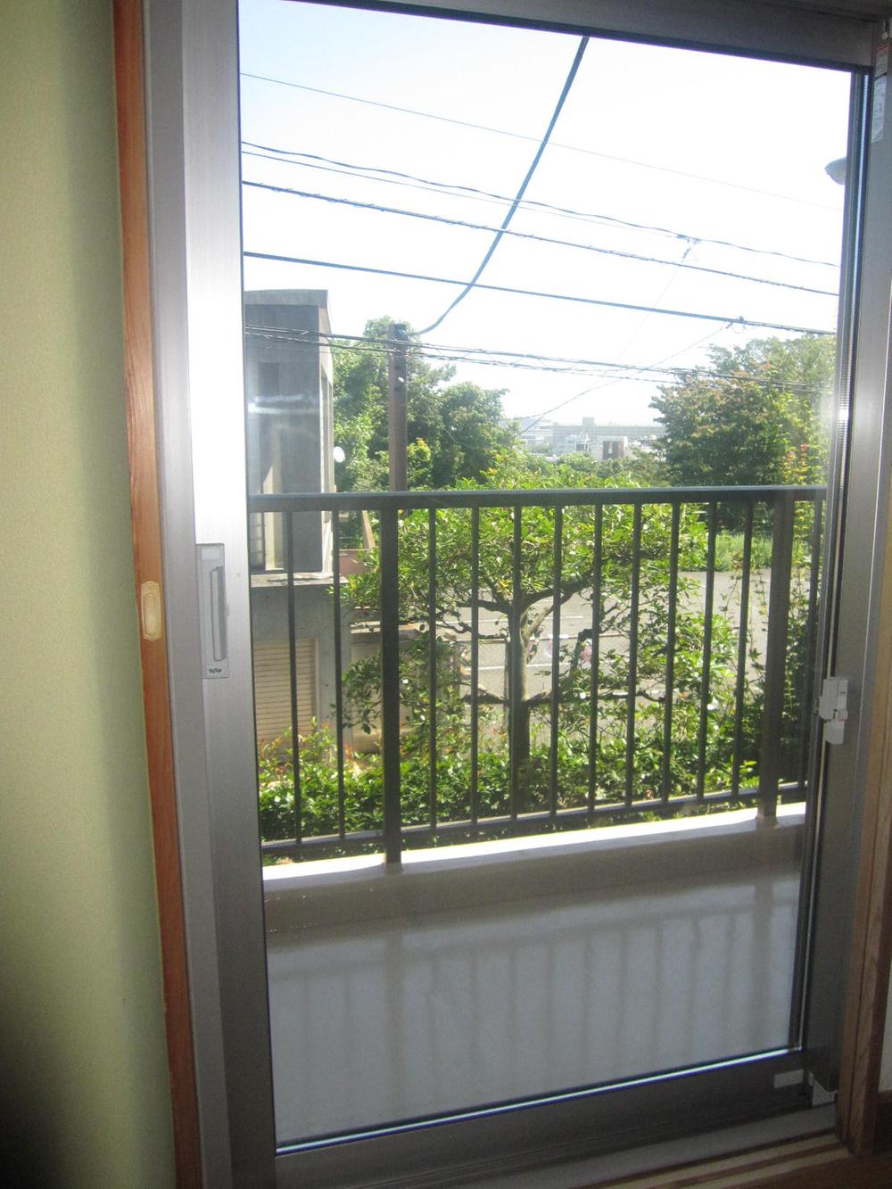 Non-living room. All rooms sash ・ Window glass already replaced (August 2013)