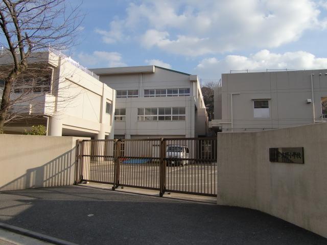 Primary school. 673m to Yokohama Municipal Tateno Elementary School