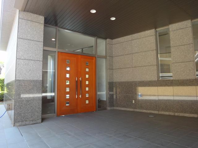 Entrance. Common areas