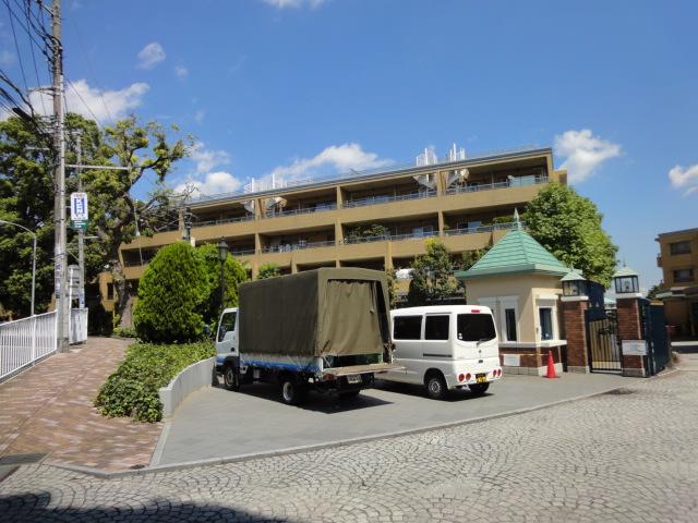 Other common areas. Mansion site entrance