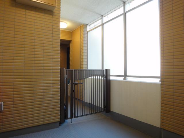 Entrance. Local (September 2013) Shooting