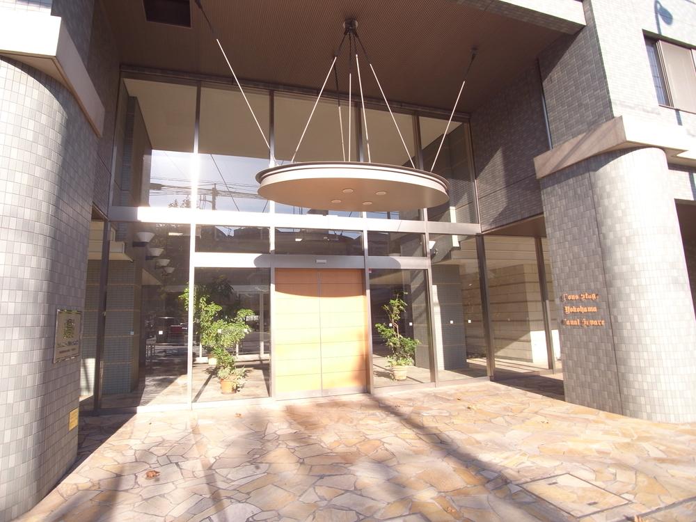 Entrance. Common areas