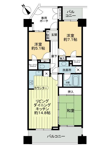 View photos from the dwelling unit. View of the courtyard from the balcony (December 2013) Shooting