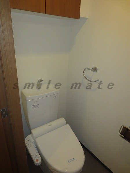 Toilet. Is a reference photograph of the same property by type of room
