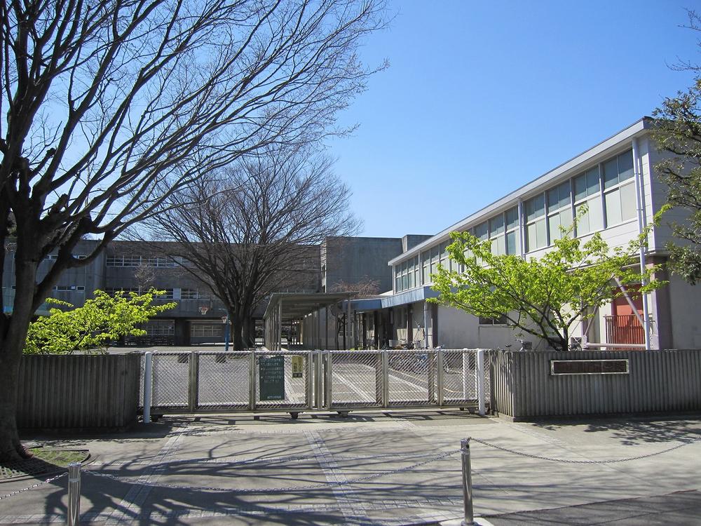 Primary school. 1736m up to elementary school in Yokohama Tatsuma Gate