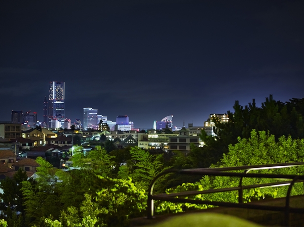 Night view overlooking the Landmark Tower from Negishi Forest Park. Fireworks display in Yokohama is so also look smaller.