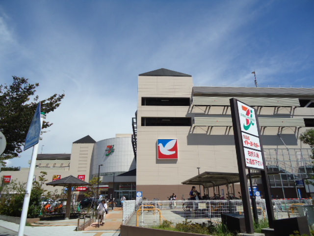 Shopping centre. UNIQLO Ito-Yokado Honmoku shop until the (shopping center) 1376m