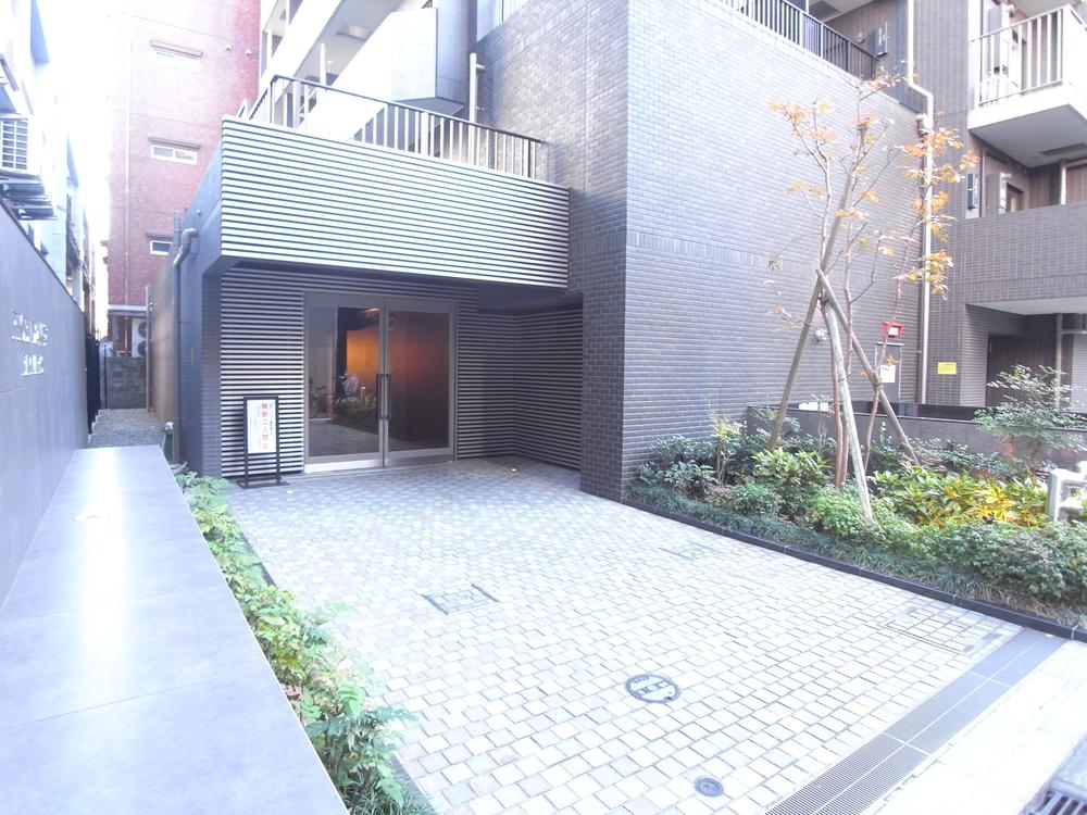 Entrance. 2013 December shooting