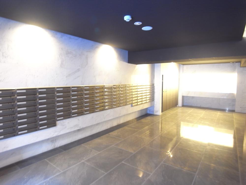 Entrance. Entrance Hall (common areas)