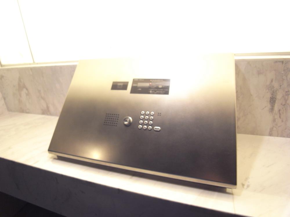 Other. TV monitor with auto-lock