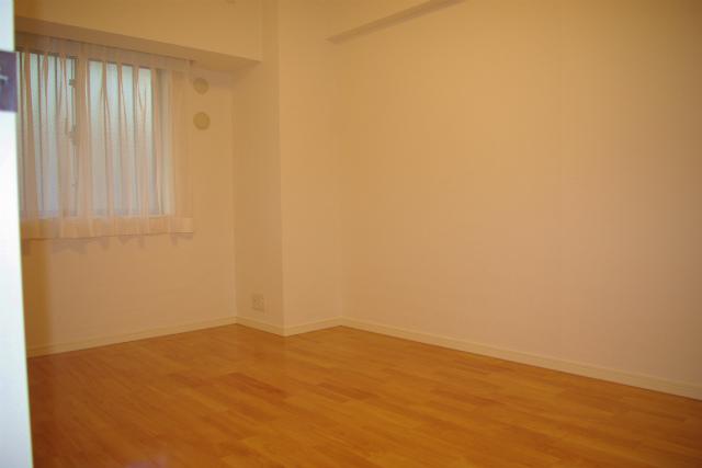 Non-living room. Indoor (11 May 2013) Shooting