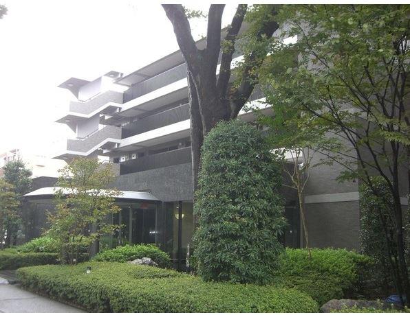 Local appearance photo. Location living environment is good on a hill.