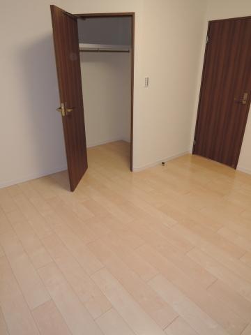 Non-living room. 7.3 Pledge Convenient walk-in closet