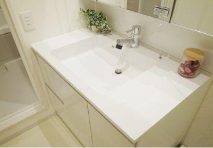 Wash basin, toilet. ~ Already the new interior renovation ~