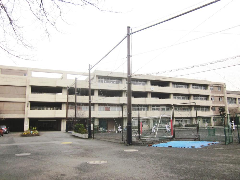 Junior high school. Nakaodai 2300m until junior high school