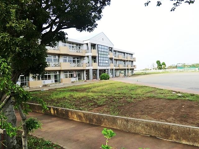 Primary school. Yokohama National University 1800m until the University Yokohama Elementary School