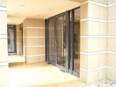 Entrance. marble ・ Tiled