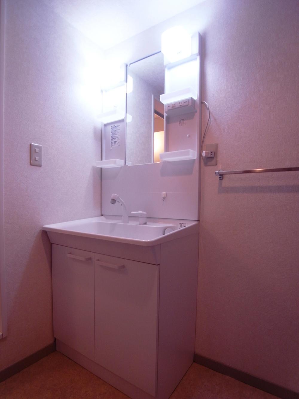 Wash basin, toilet. Wash basin (November 2013) Shooting