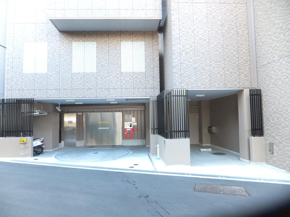 Entrance. Common areas