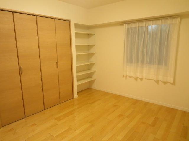 Non-living room. Indoor (11 May 2013) Shooting