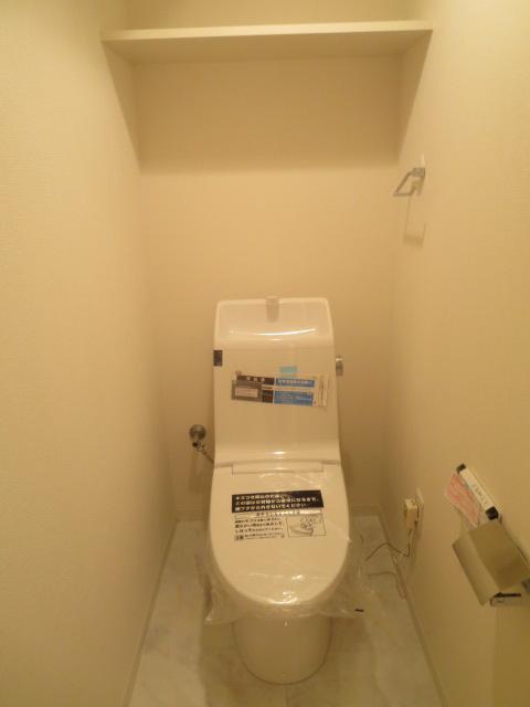 Toilet. Indoor (11 May 2013) Shooting