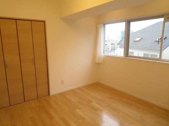 Non-living room. Indoor (11 May 2013) Shooting