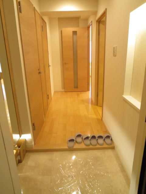 Entrance. Indoor (11 May 2013) Shooting