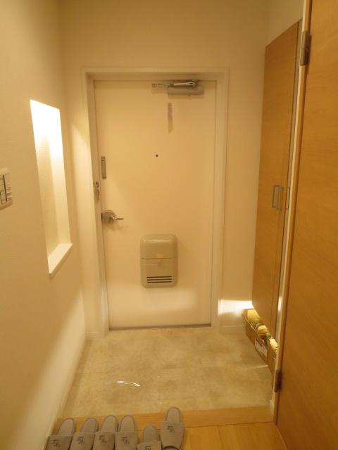 Entrance. Indoor (11 May 2013) Shooting