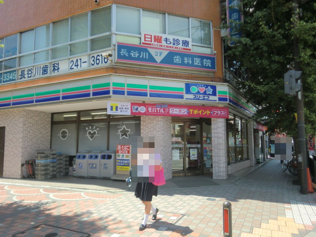 Convenience store. Three F Isezaki Machiten up (convenience store) 121m