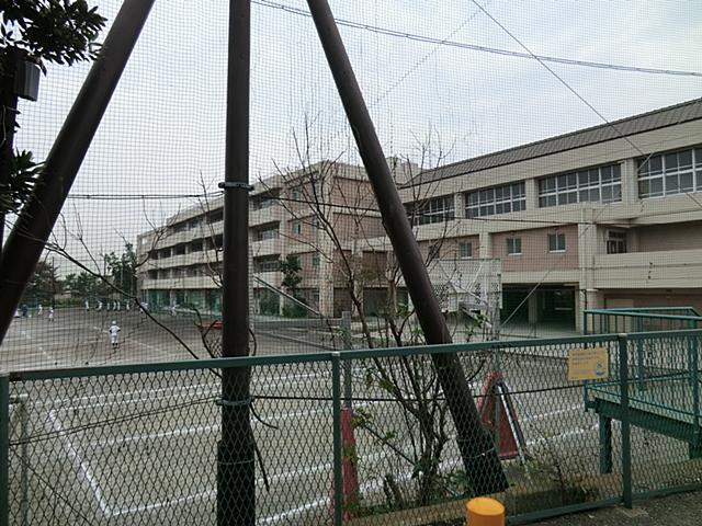 Junior high school. Also safe school by 930m junior high school walking distance to Yokohama Municipal Nakaodai junior high school