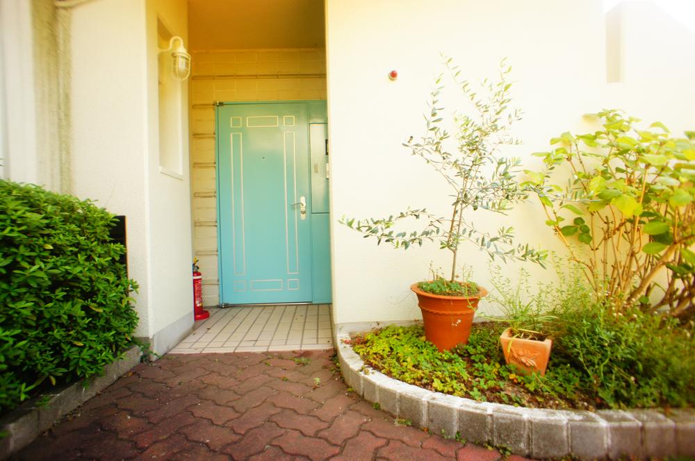 Entrance. Entrance (September 2013) Shooting