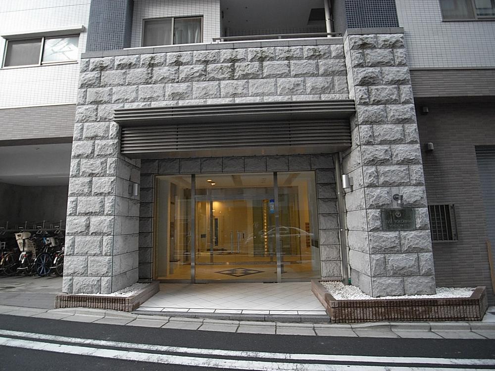 Entrance. Common areas