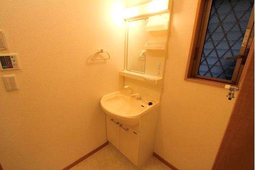 Wash basin, toilet. Indoor (10 May 2013) Shooting