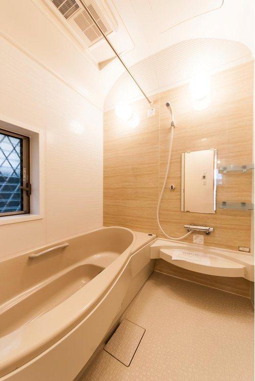 Bathroom. Indoor (10 May 2013) Shooting