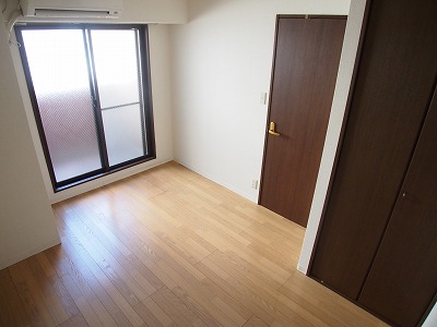Other room space. 5.5 Pledge and 6 Pledge of Western-style two room