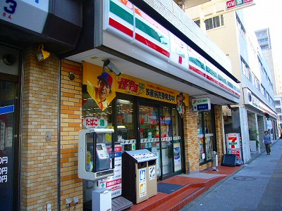 Convenience store. Seven-Eleven (convenience store) to 200m