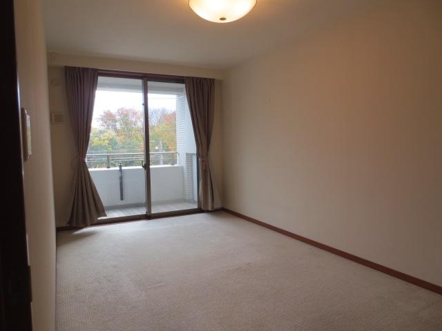 Non-living room. Indoor (12 May 2013) Shooting