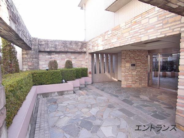 Entrance. Common areas