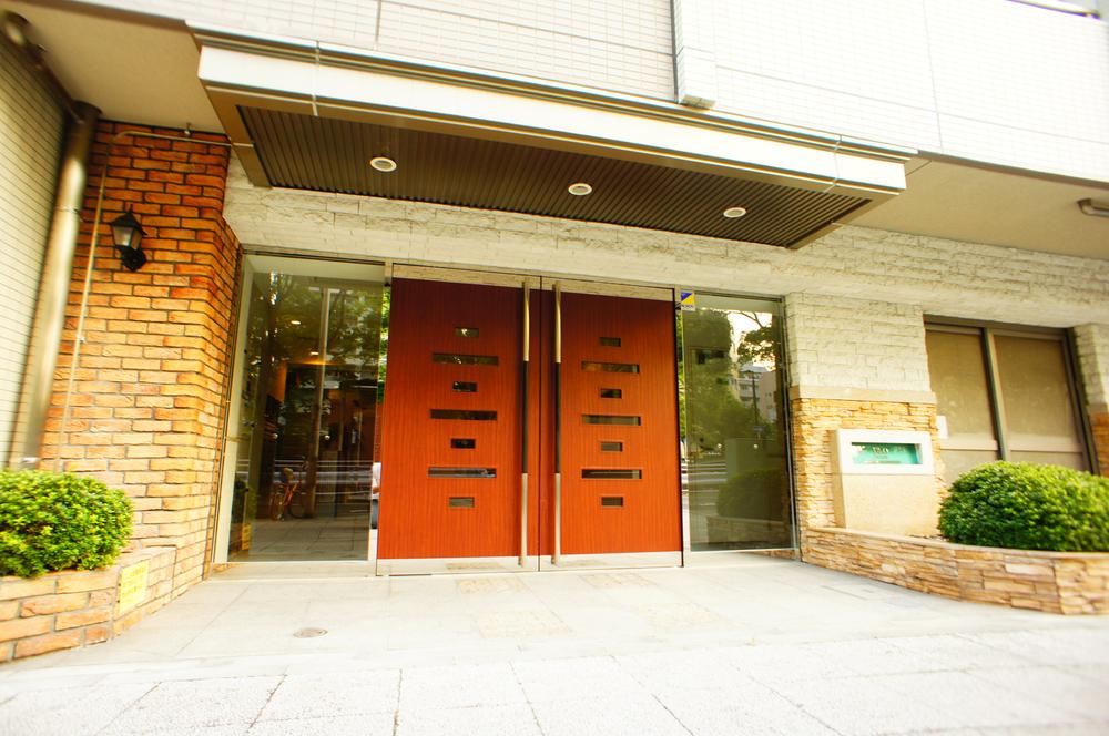 Entrance. Common areas