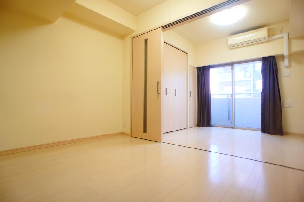 Non-living room. You can switch to the wide space and two rooms by a movable partition (September 2013) Shooting