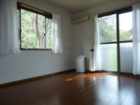 Living and room. Two-sided lighting ・ Flooring of Western-style
