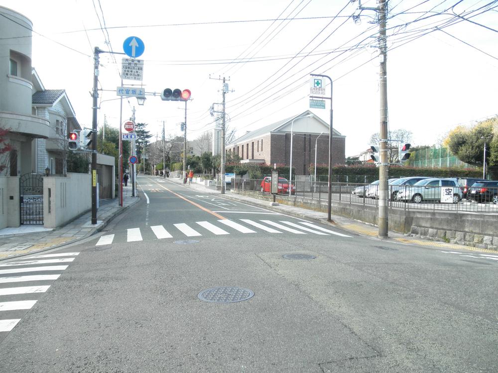 Local photos, including front road. South contact road is 6.8m.