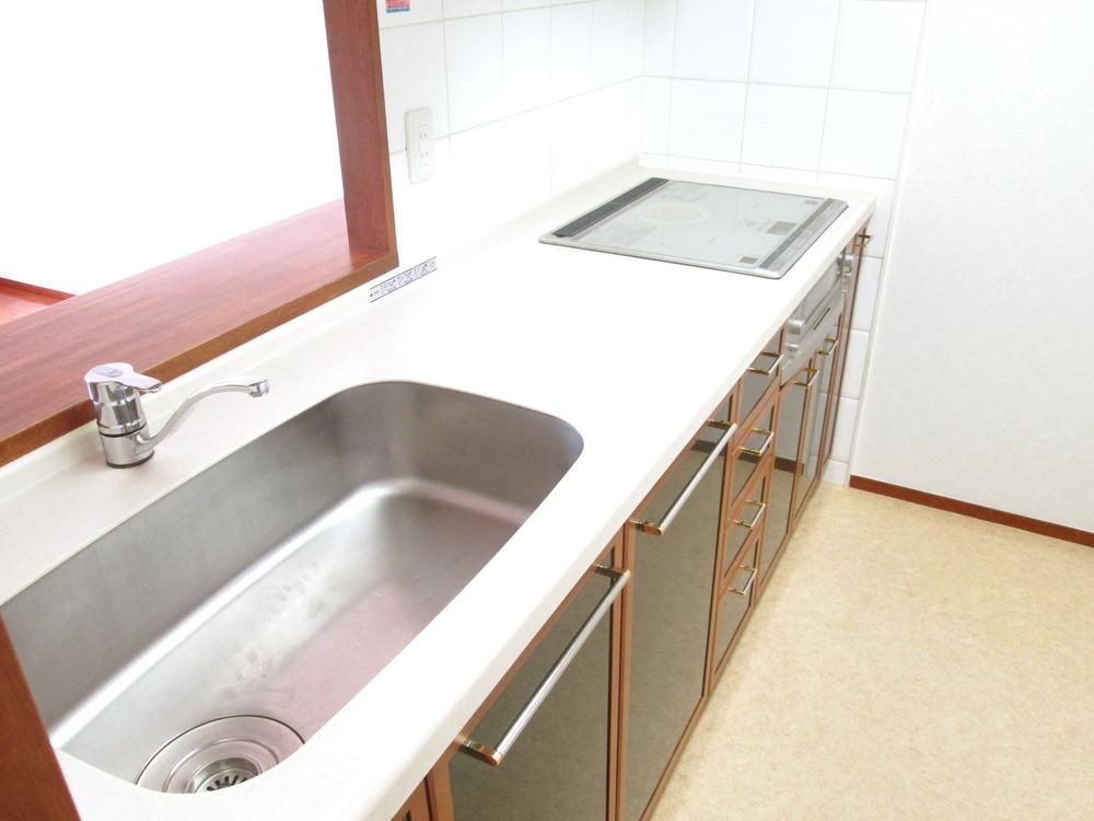 Kitchen. IH cooking heater of peace of mind can have small children