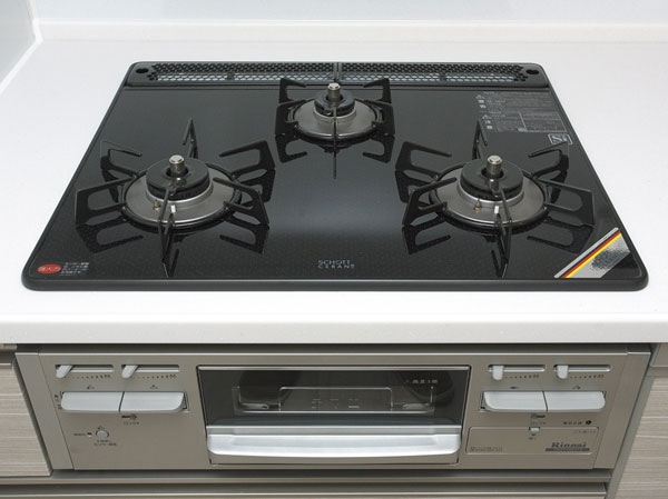 Kitchen.  [Glass top stove] The surface of the stove is in your easy-care glass top specification, Also features anhydrous single-sided grill to save the time and effort. Also, And also comes with fire extinguishing function, and the like scorching, We also considered to safety.
